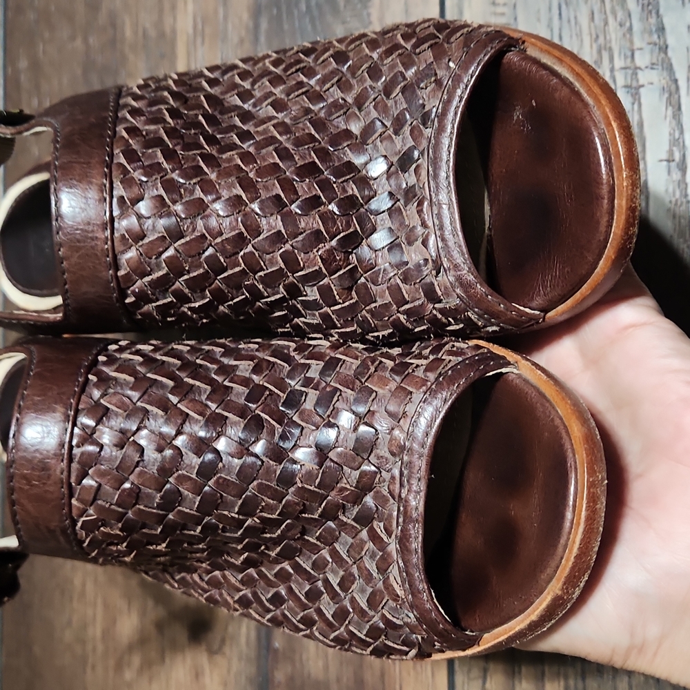 Beautiful Frye Leather Heels - Picture 6 of 12